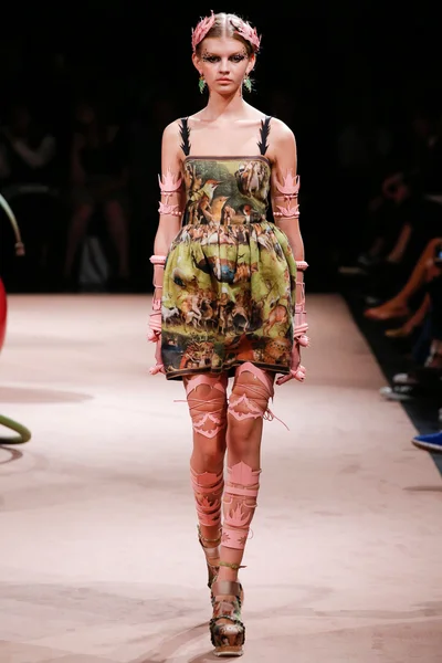 Look 30